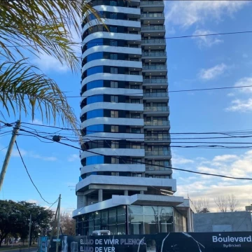 Venta - Importante local en esquina a estrenar complejo Brickell - Tigre