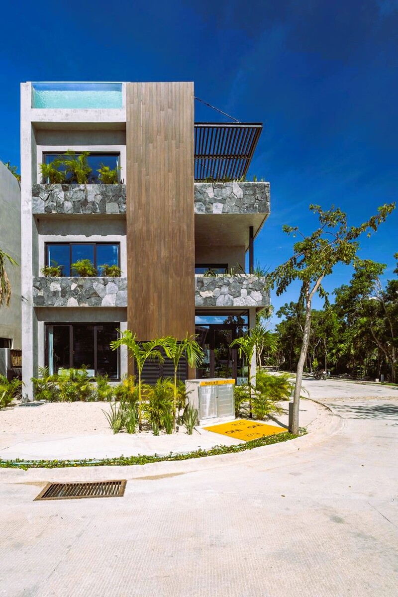 CASA 3 NIVELES ALBERCA Y JACUZZI