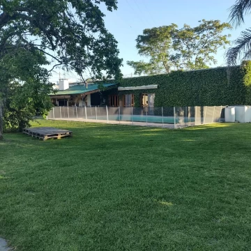 Casa en venta en Villa Lia en esquina