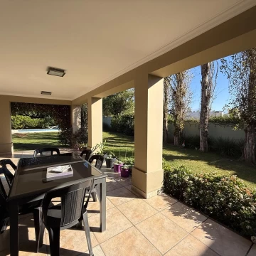 Casa en Venta en Grand Bourg, Salta, con jardín y pileta climatizada