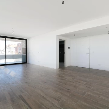 Piso en Venta de 4 Ambientes con Dependencia - Balcon  - Cochera Opcional
