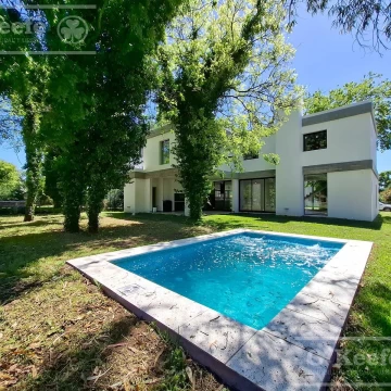 Casa a estrenar con piscina  en Greenville, Hudson Berazategui