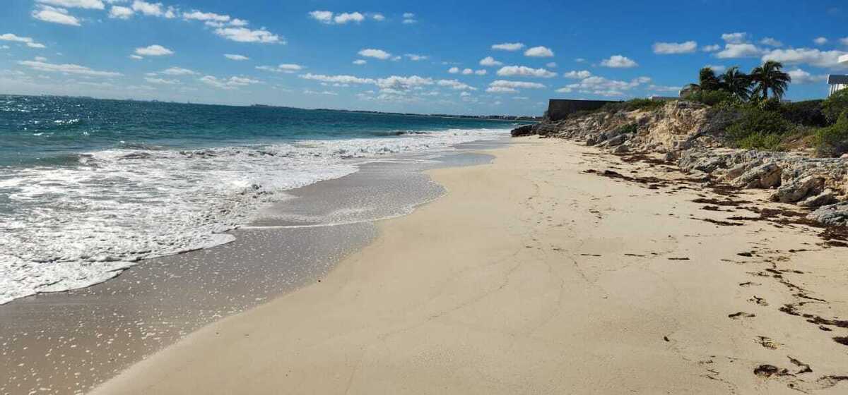 TERRENO CON 25 METROS DE PLAYA