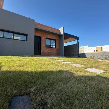 Casa en  VENTA CASA DOCTA 3 DORMITORIOS A ESTRENAR PLANTA BAJA