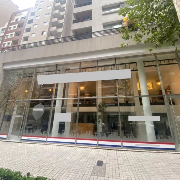 moderno local de doble altura a calle