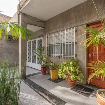 VENTA/PERMUTA - Casa - 2 dormitorios - Pileta - Empalme Graneros, Rosario