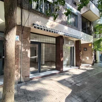 Excepcional Local en Venta en la mejor zona de Rosario Dorrego 100