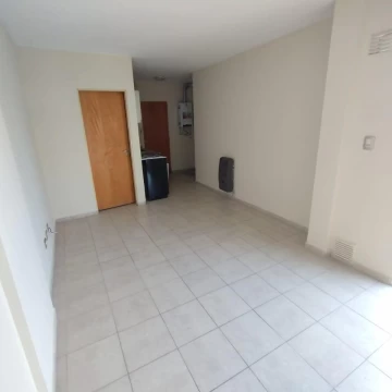 Departamento en alquiler de un dormitorio al frente Rioja al 2700