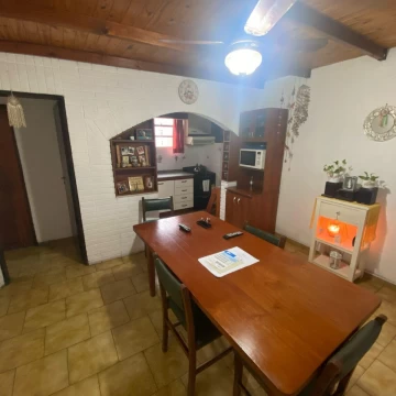 Casa en planta alta tres dormitorios Galvez 2500, oportunidad