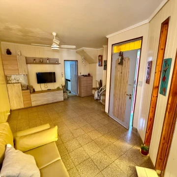 Dúplex 3 dormitorios con patio al frente Apto crédito y acepta permuta Rosario