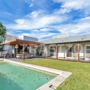 Casa en  venta en La Montura 3 dormitorios, lote interno