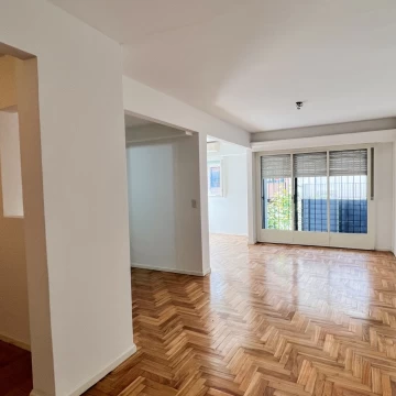 Venta - Semipiso 4 Ambientes con Balcón, Dependencia y Toilette – Recoleta