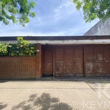 VENTA  CASA , 3 dormitorios en calle 41 e/20 y 21 La Plata