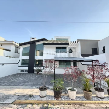 CASA EN VENTA EN FRACCIONAMIENTO JARDINES DE ZAVALETA