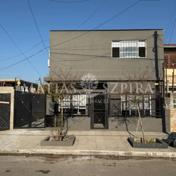  Casa en venta en Gonzalez Catan 