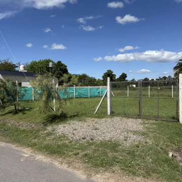 terreno en venta en lujan con fondo a espacio verde