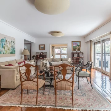Excelente Departamento en Palermo Chico con 4 dormitorios y balcón.