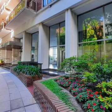 Departamento - Olivos - en venta  4 ambientes   -   dependencia - cochera y baulera -