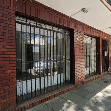 Local Comercial a la calle doble vidriera en venta San Cristobal