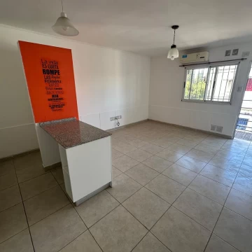 VENDE departamento ubicado en Balcarce 321