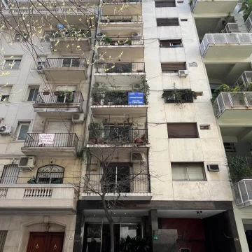 Departamento luminoso con cochera fija en Recoleta