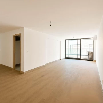 Venta apartamento dos dormitorios con balcón en Pocitos Al frente JARDIN CATELLANOS