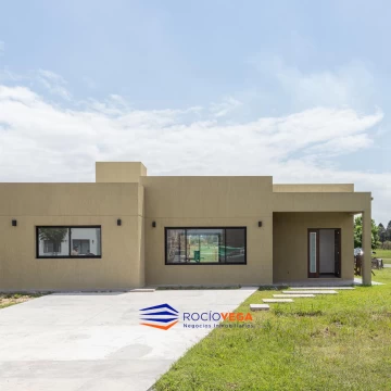 Casa en venta en Los Juncos, Luján