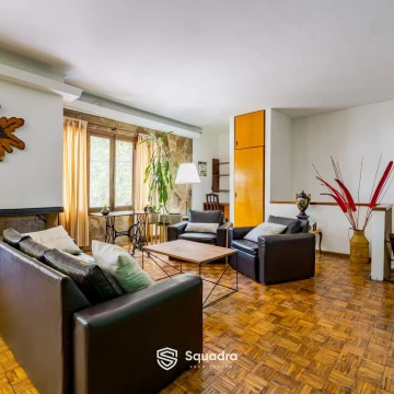 Casa en planta alta de 3 dormitorios, 3 locales y 1 galpón, Cinco esquinas, Rosario.