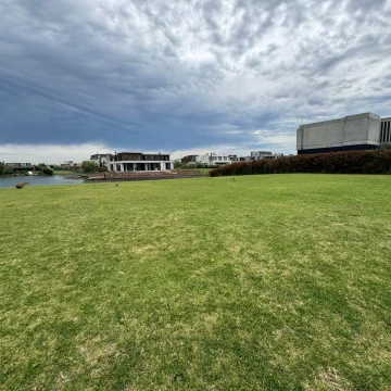Lote al Lago en Venta - Virazón