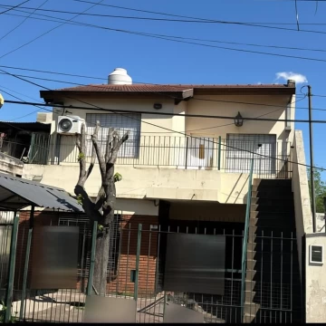 Venta de 3 PH en Block en Castelar sobre colectora Acceso Oesta mano a Capital