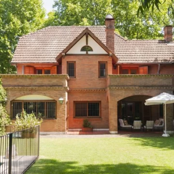 Casa jardin  y pileta y terreno -  Lomas Schoenstatt