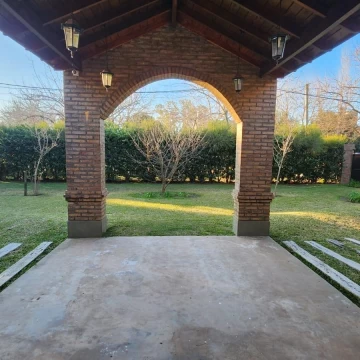 Casa en venta de 3 dormitorios, con Jardín y Piscina en Ibarlucea, Centro