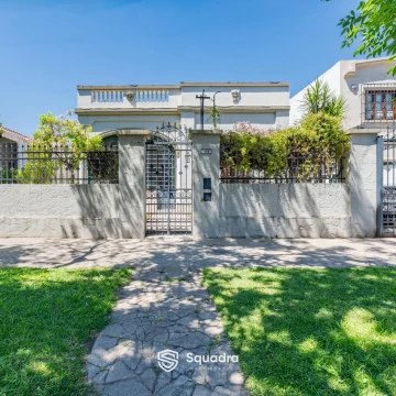 VENTA - Casa 4 dormitorios con patio y quincho. Zona Sur, Rosario - APTO CRÉDITO.