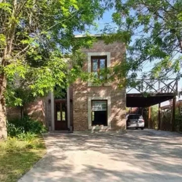 Moderna y cálida casa en el Barrio Cerrado Galápagos – Excelente ubicación 