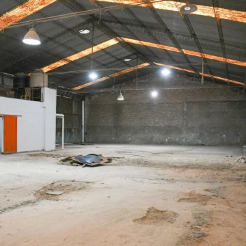 Galpón en Venta en Rosario Esquina Sobre Ovidio Lagos Zona Industrial