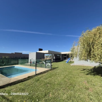 Casa en  enta, Barrio Vista Barda, Av Viterbori, Gral Roca