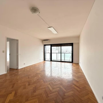 Departamento sobre Av. Las Heras con Balcón en Venta - Barrio Norte