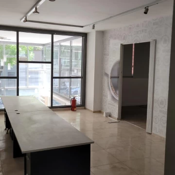 VENTA Oficina con 2 privados OPCIONAL cocheras Barrio  Abasto
