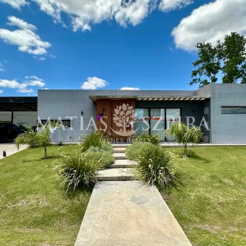 Casa en venta Fincas De Alvarez 4 ambientes