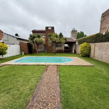 Espectacular casa a la venta Piscina Quincho Cochera Rosario