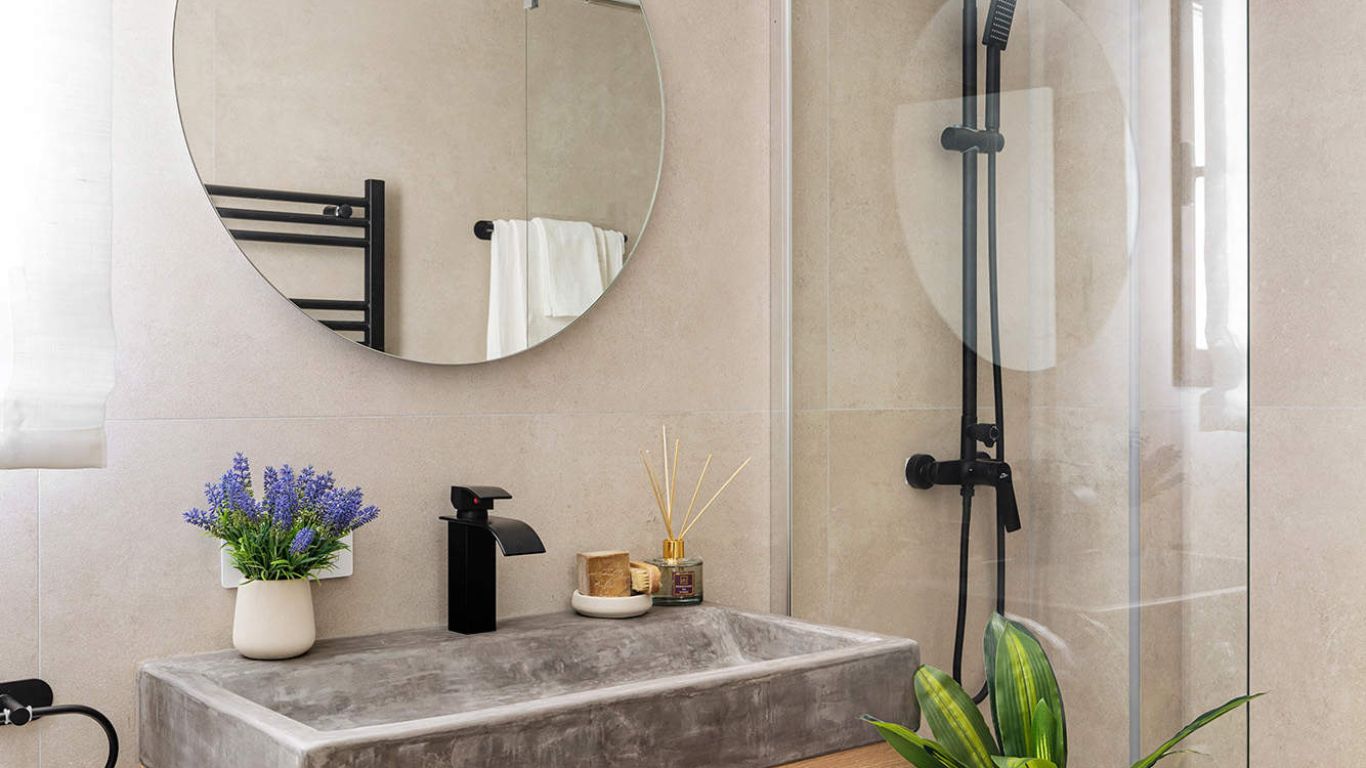 Consejos para ampliar el espacio de un baño pequeño