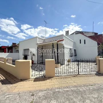 Venta casa 3 ambientes en Lote Propio con departamento de 2 ambientes, Ituzaingo