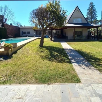 Venta Casa en Pueblo Esther Piscina Quincho apta Crédito