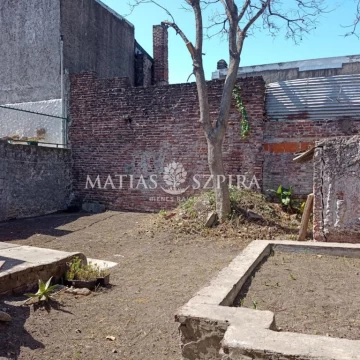 LOTE EXCELENTE UBICACIÓN CON MEJORAS