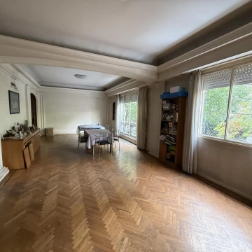 Venta - 5 Ambientes con balcón - Patio con Parrilla - Dependencia - Villa Crespo