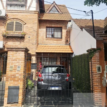 Alquiler Dúplex en Olivos con cochera, patio y terraza - Excelente estado y buena ubicación!