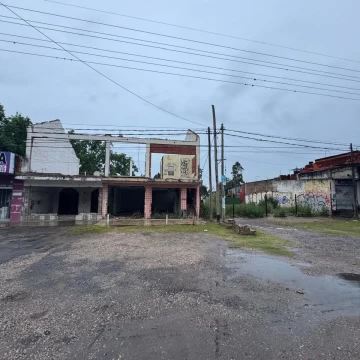 Lote comercial con gran potencial sobre Vieja Ruta 8 a metros de Palmas del Pilar