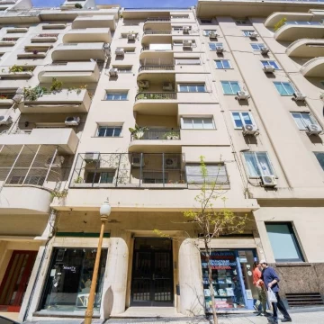 Departamento en venta en Plaza San Martín. Living comedor balcón 3 dormitorios 2 baños