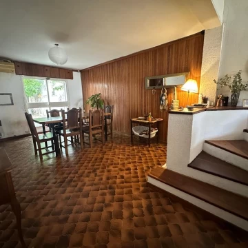 VENDE linda propiedad ubicada en Guardias Nacionales 174
