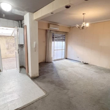 Departamento de 2 ambientes en Balvanera - ideal deposito - apto crédito